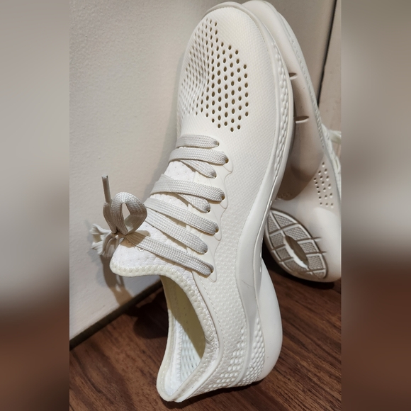 Women's Crocs LiteRide 360 Sneakers, Size 11 - Picture 9 of 15